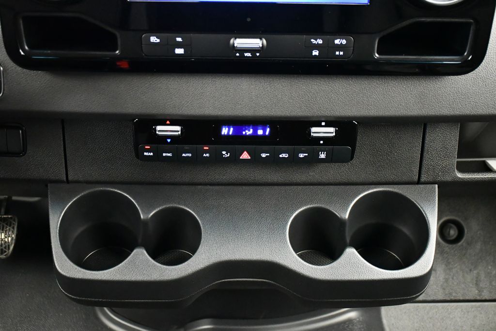 Thumbnail: 2025 Mercedes-Benz Sprinter - 23