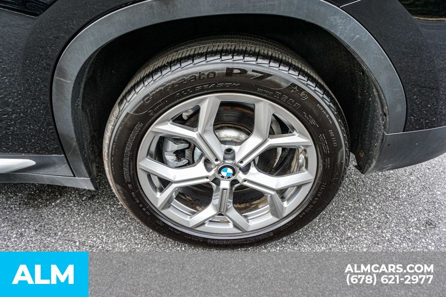 Used 2025 Black BMW xDrive30i image 18