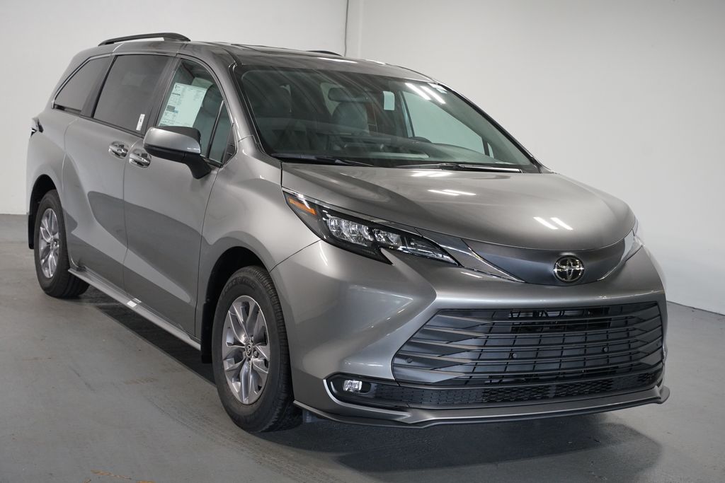 Thumbnail: 2026 Toyota Sienna - 3
