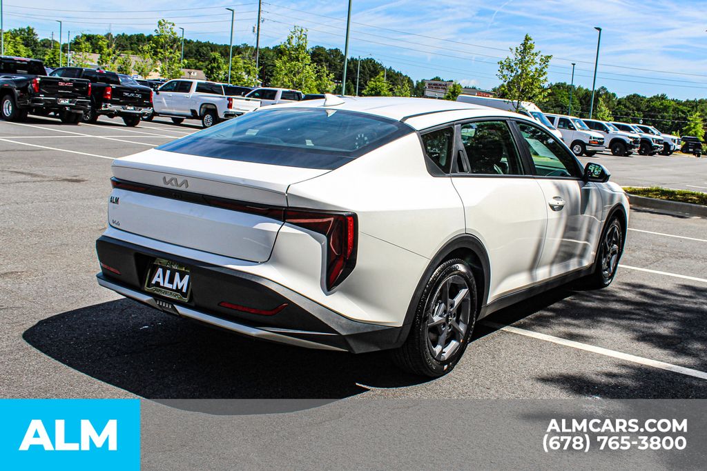 Used 2025 White Kia LXS image 6