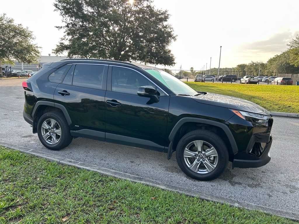 2024 Toyota RAV4 XLE 7