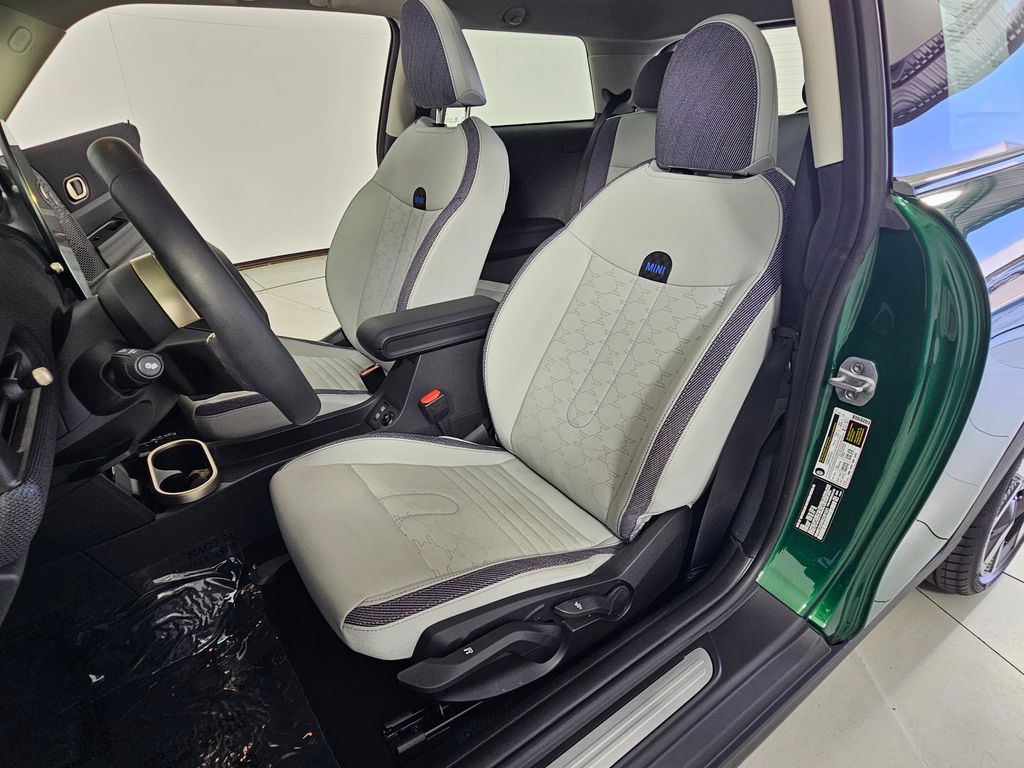 Thumbnail: 2025 MINI Cooper - 23