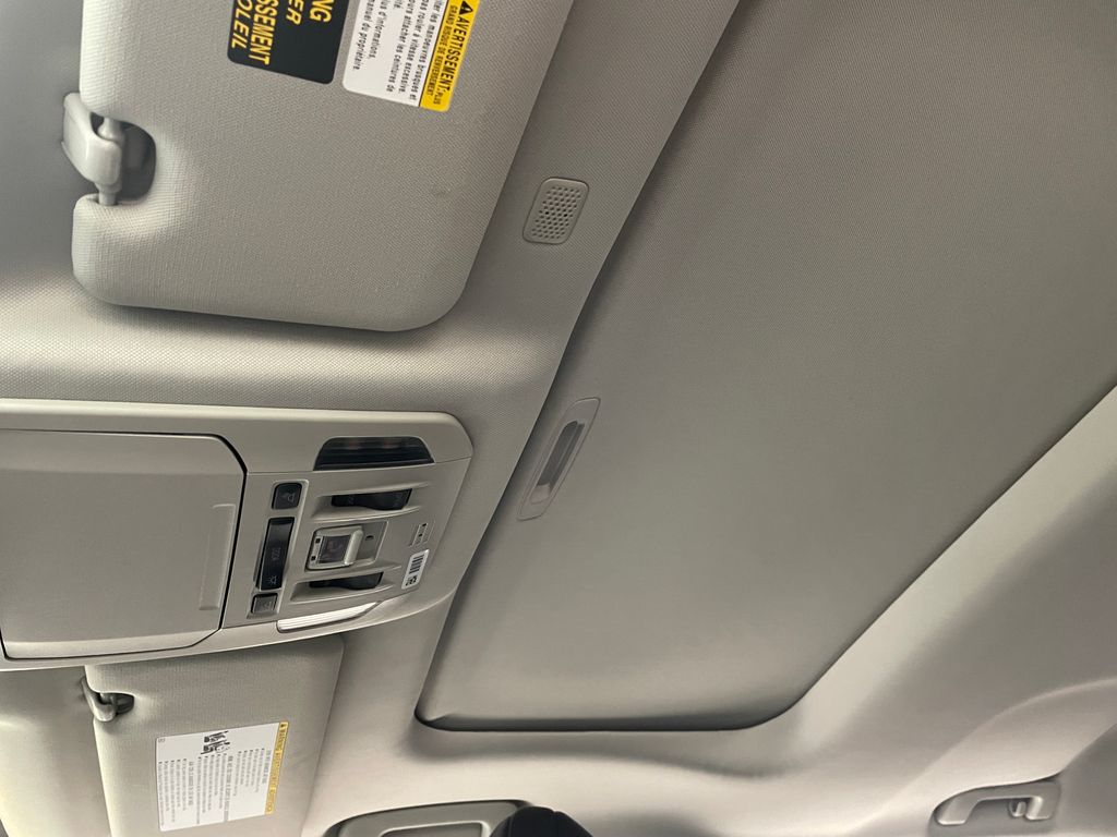 2022 Toyota Highlander XLE 32