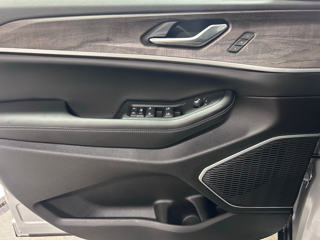 new 2026 Jeep Grand Cherokee car, priced at $48,995