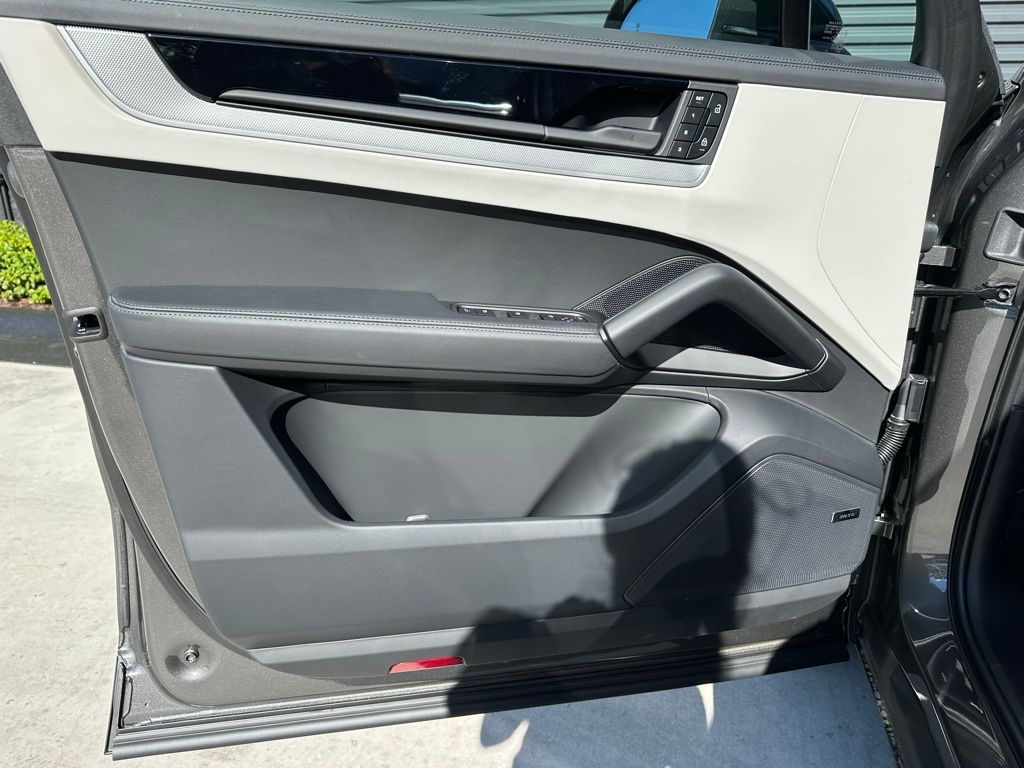 Thumbnail: 2026 Porsche Cayenne - 18