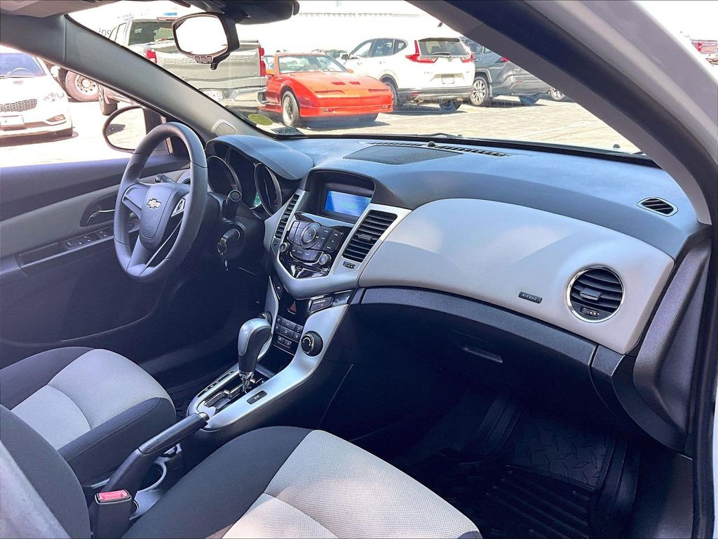 2016 Chevrolet Cruze Limited — photo 21