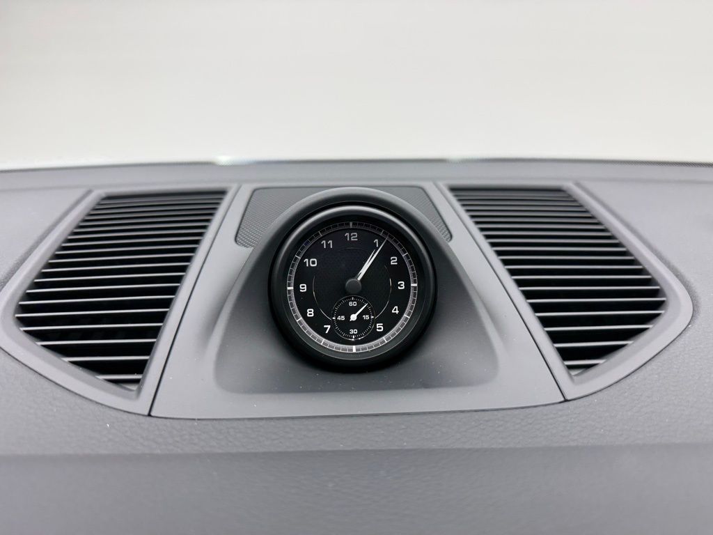 Thumbnail: 2026 Porsche Macan - 16