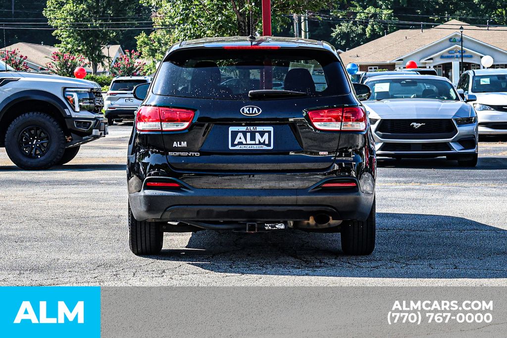 Used 2018 Black Kia L image 12