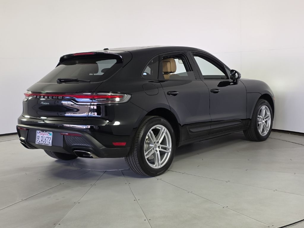 Thumbnail: 2023 Porsche Macan - 9