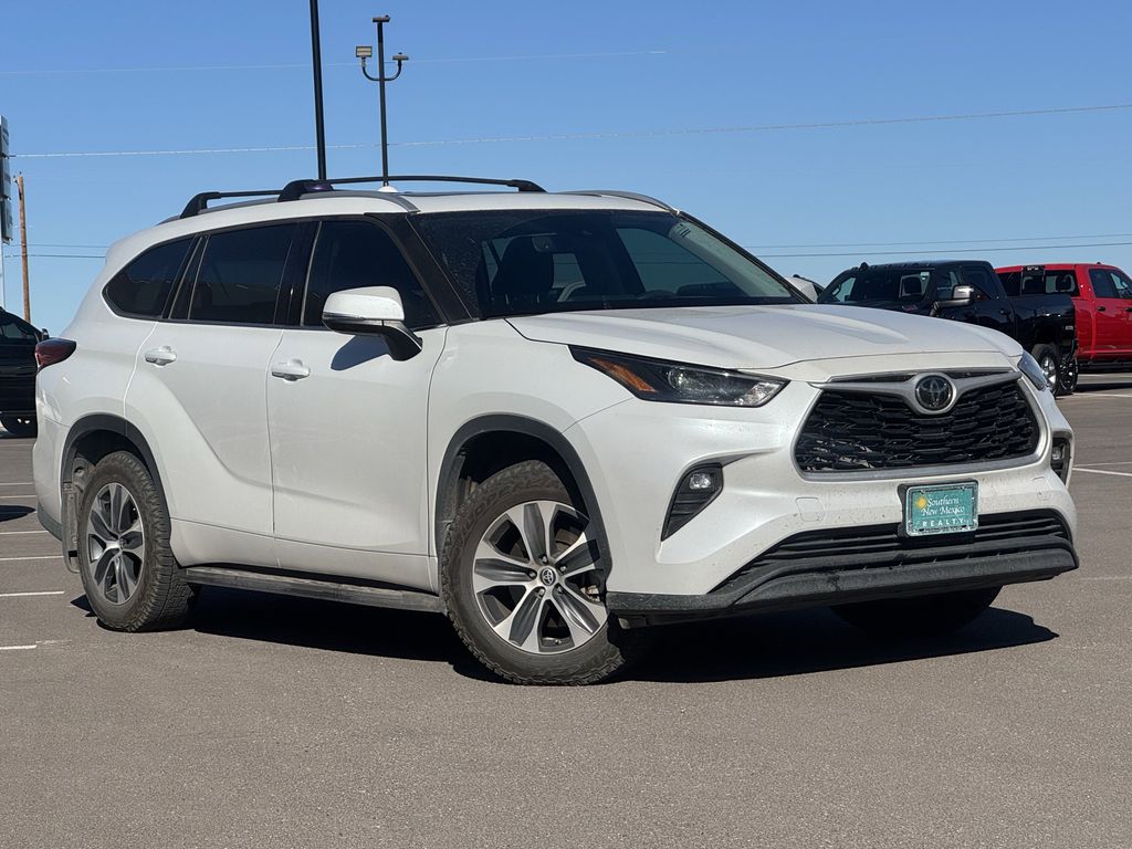 2022 Toyota Highlander XLE AWD