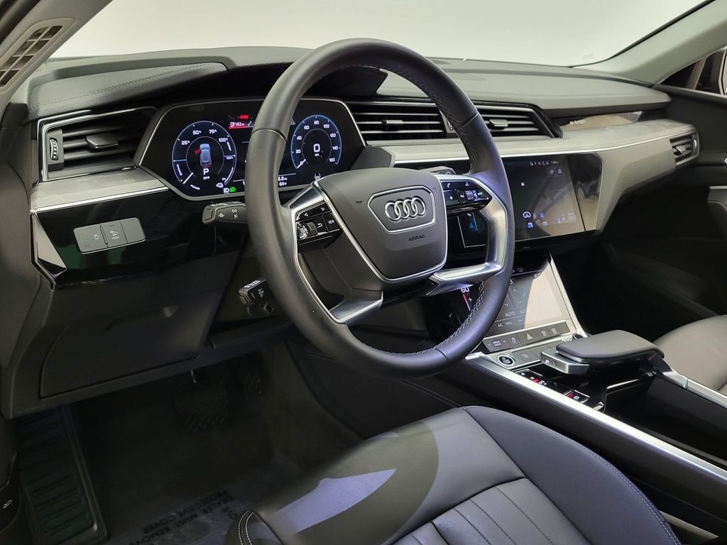Thumbnail: 2023 Audi e-tron - 28