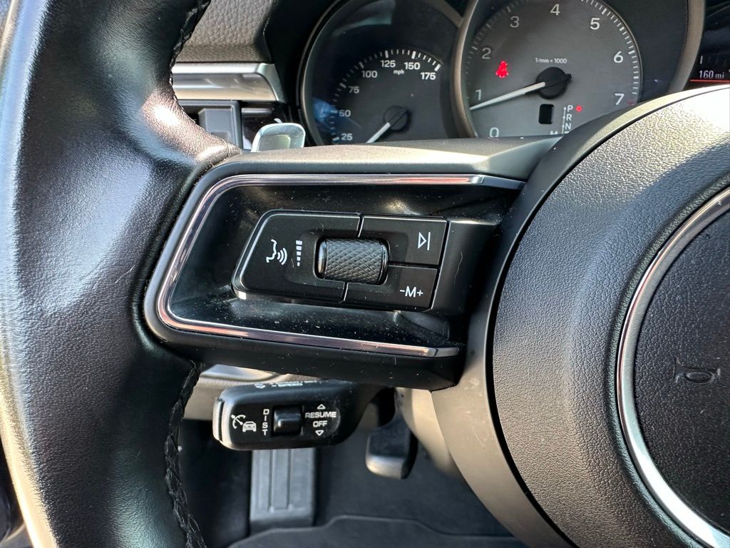 Thumbnail: 2023 Porsche Macan - 19