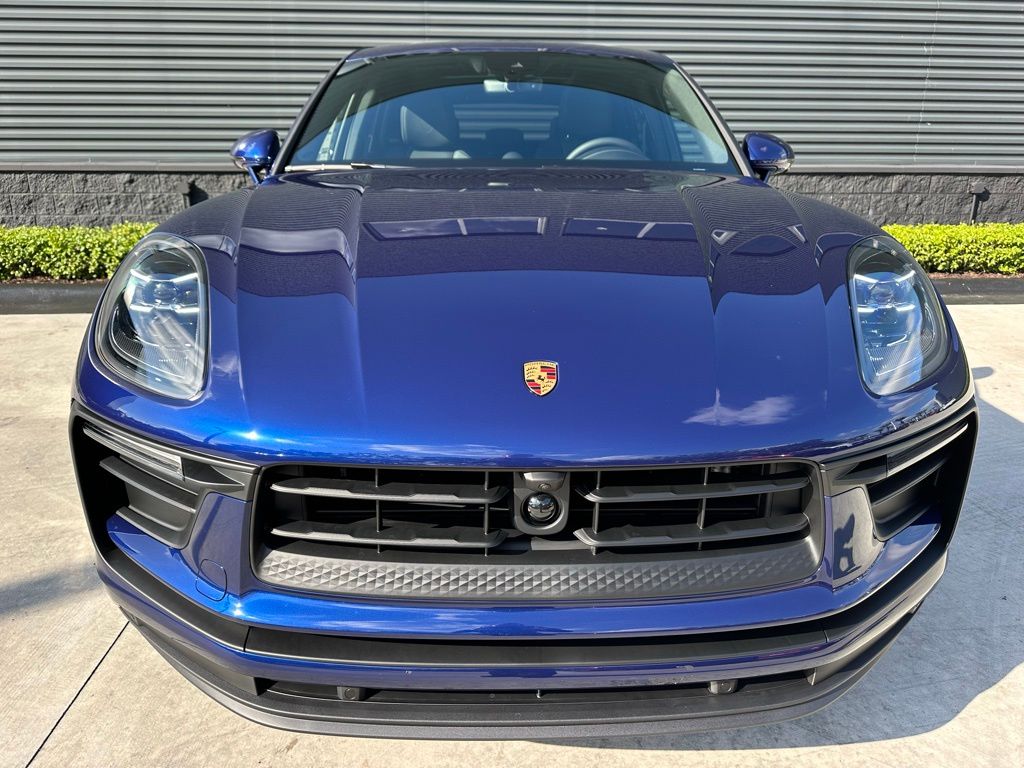 Thumbnail: 2026 Porsche Macan - 8