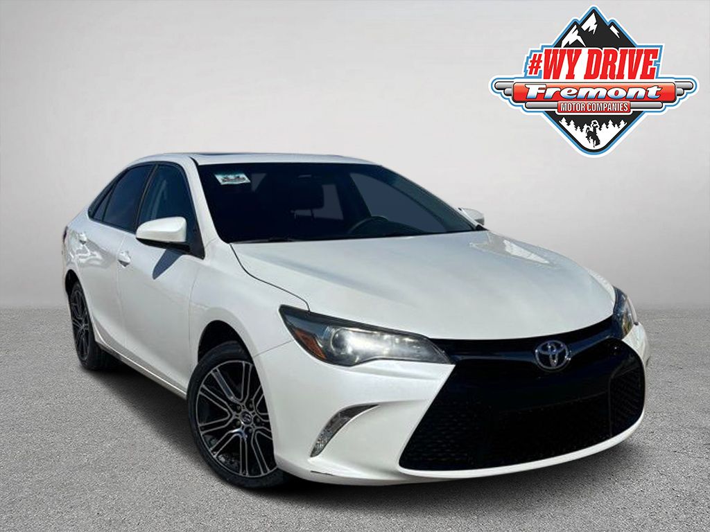 White (Blizzard Pearl) 2016 Toyota Camry SE Sedan Front-Wheel Drive 6-Speed Automatic