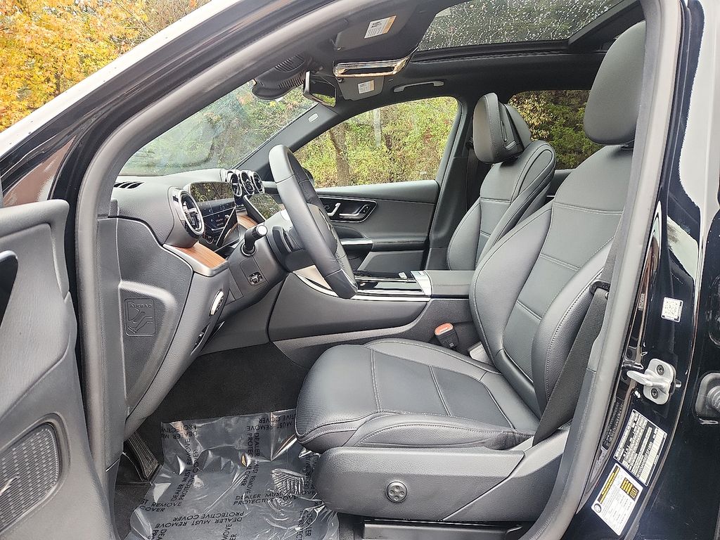 Thumbnail: 2025 Mercedes-Benz GLC - 13