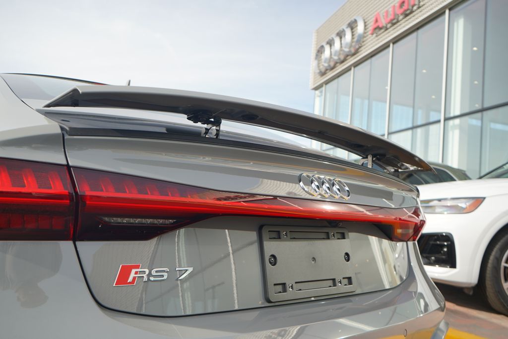 Thumbnail: 2025 Audi RS 7 - 6