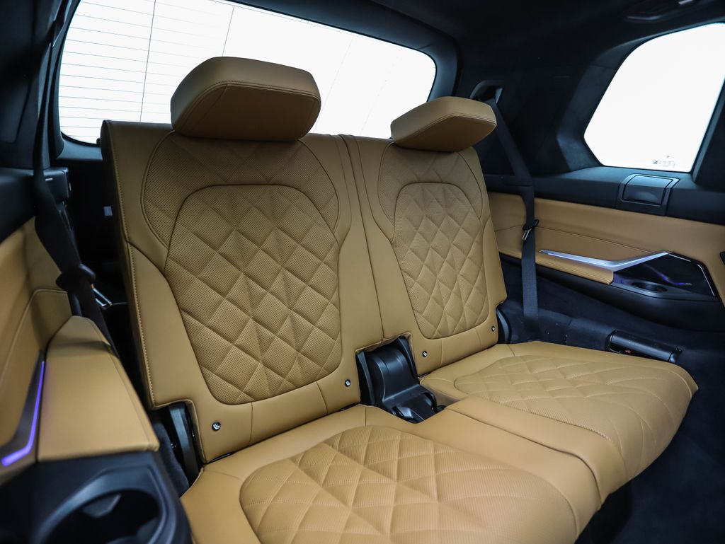 Thumbnail: 2026 BMW X7 - 31