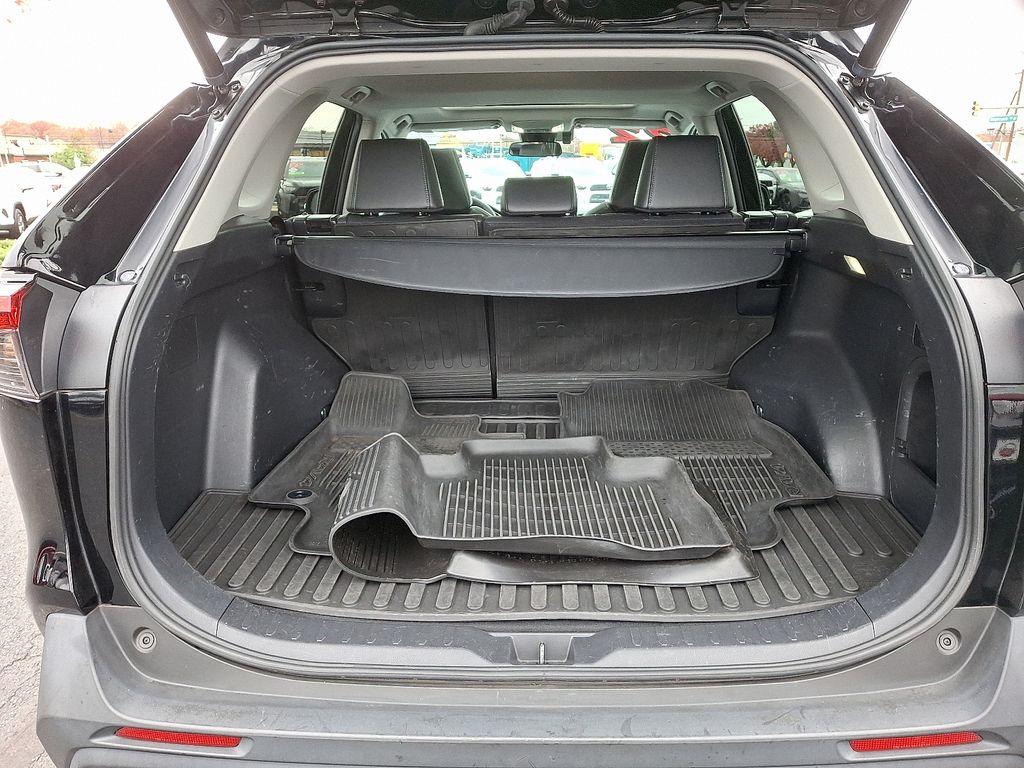 Thumbnail: 2022 Toyota RAV4 - 30