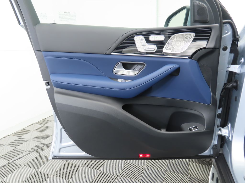 Thumbnail: 2026 Mercedes-Benz GLE - 26