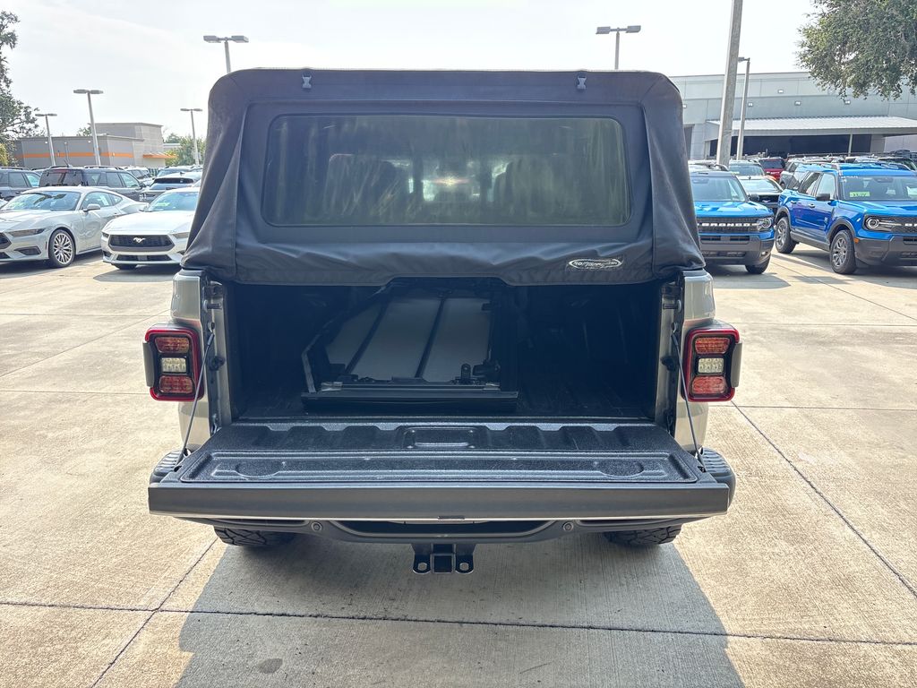 Certified Used 2020 Silver Jeep Rubicon image 30