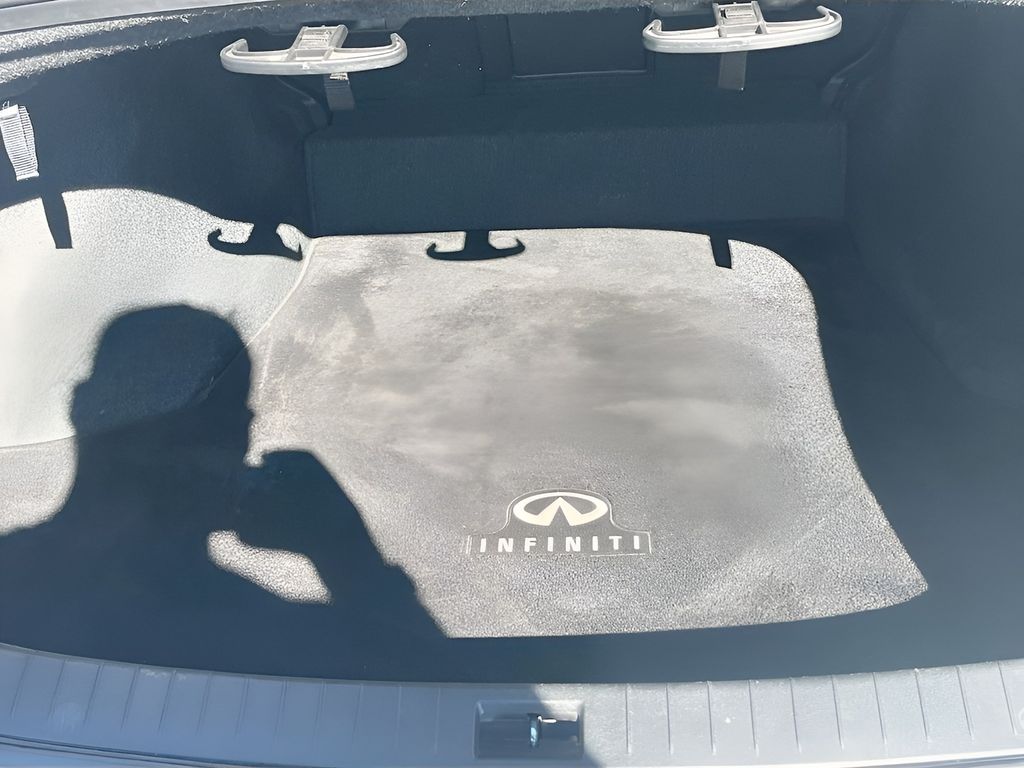 Used 2022 White INFINITI LUXE image 26