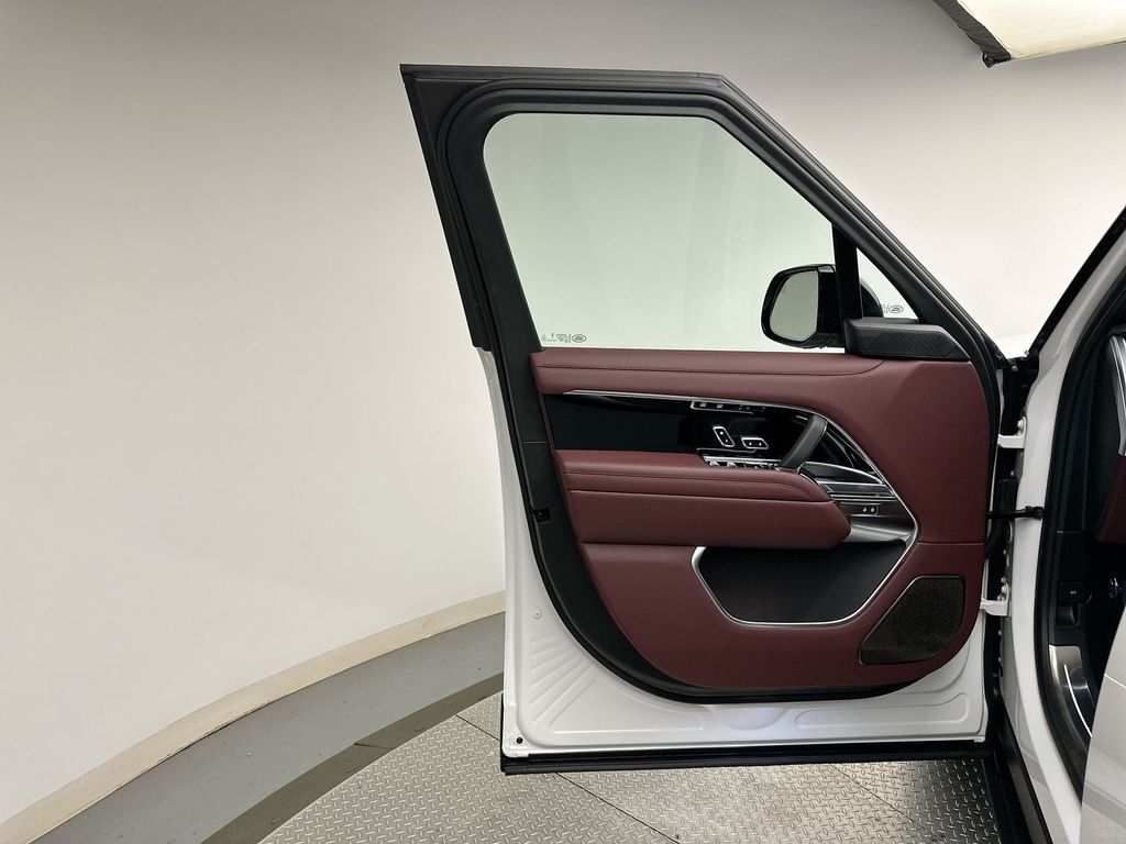 Thumbnail: 2026 Land Rover Range Rover - 17