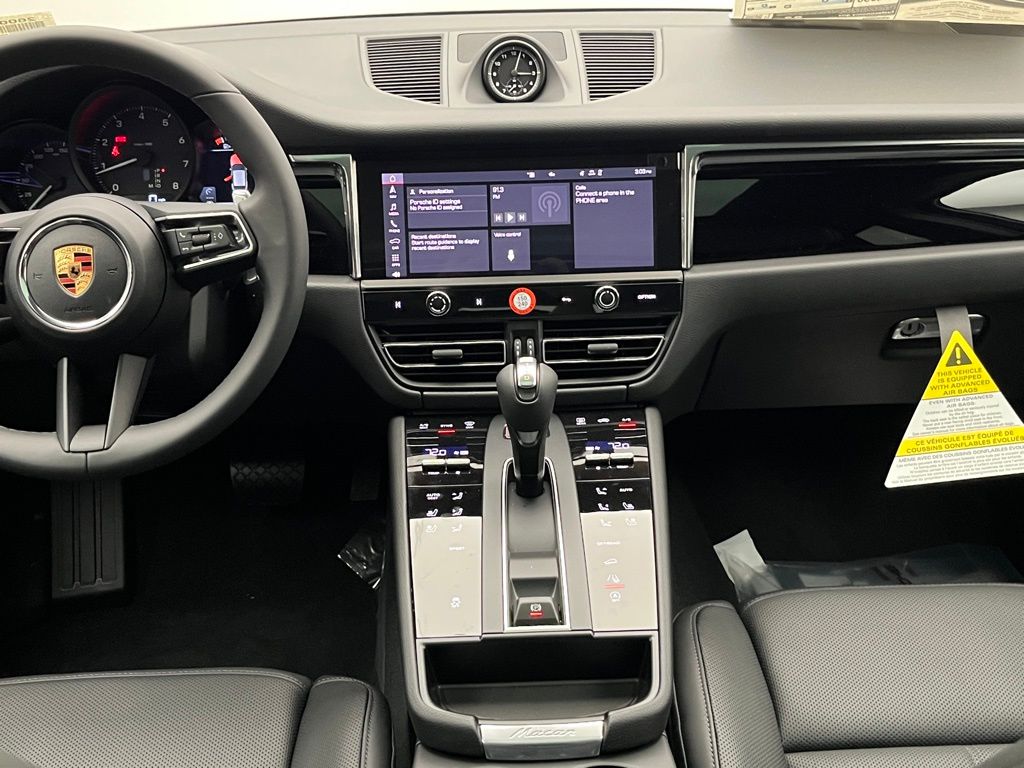 Thumbnail: 2026 Porsche Macan - 21