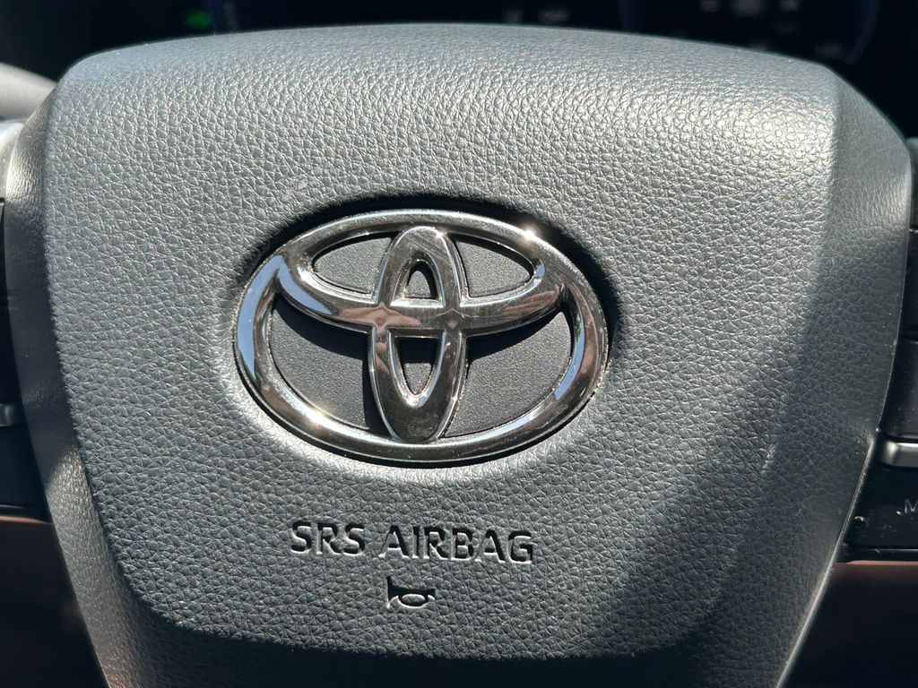 Used 2023 Toyota Highlander Hybrid SUV