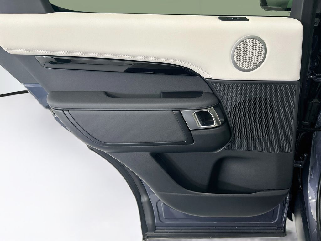 Thumbnail: 2026 Land Rover Discovery - 24