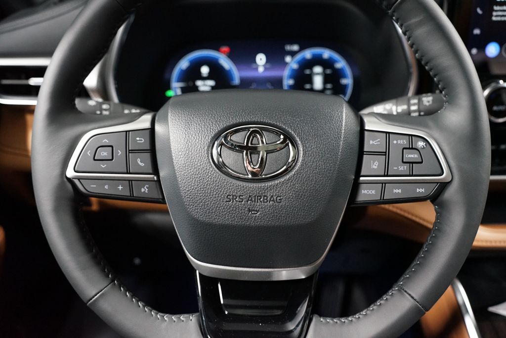Thumbnail: 2026 Toyota Highlander - 12
