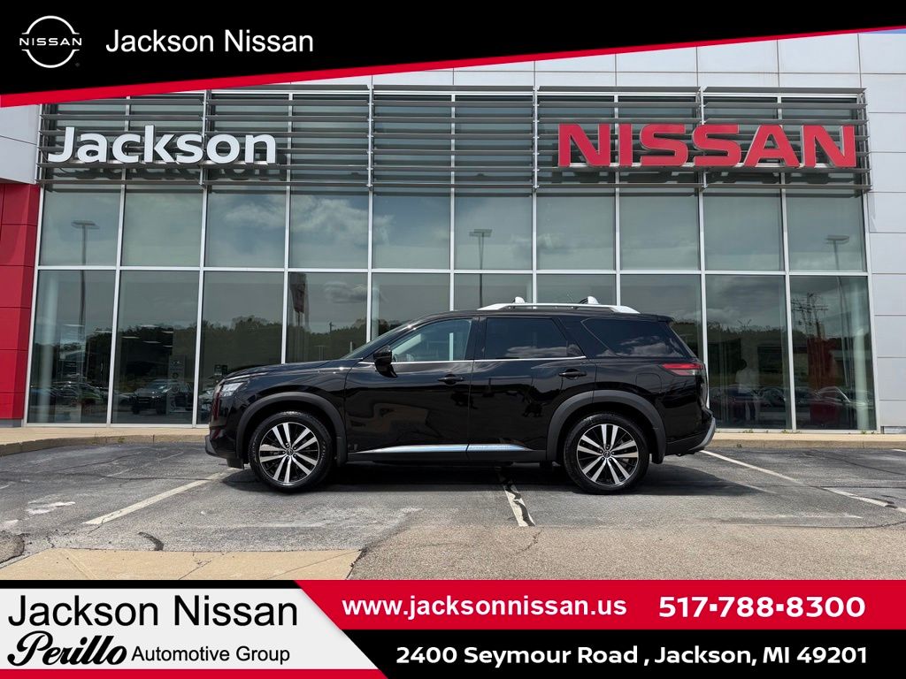  2024 Nissan Pathfinder Platinum 4WD   