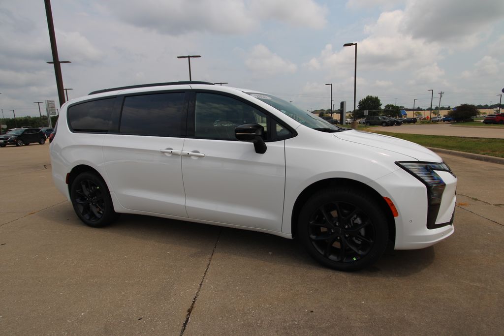 New 2027 Chrysler Pacifica Van