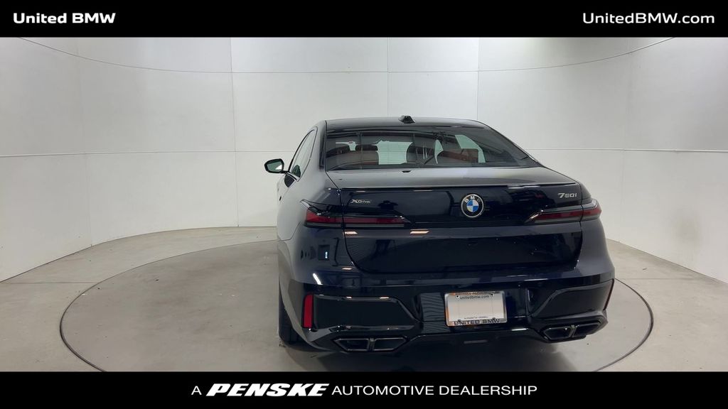 Thumbnail: 2025 BMW 7 Series - 7