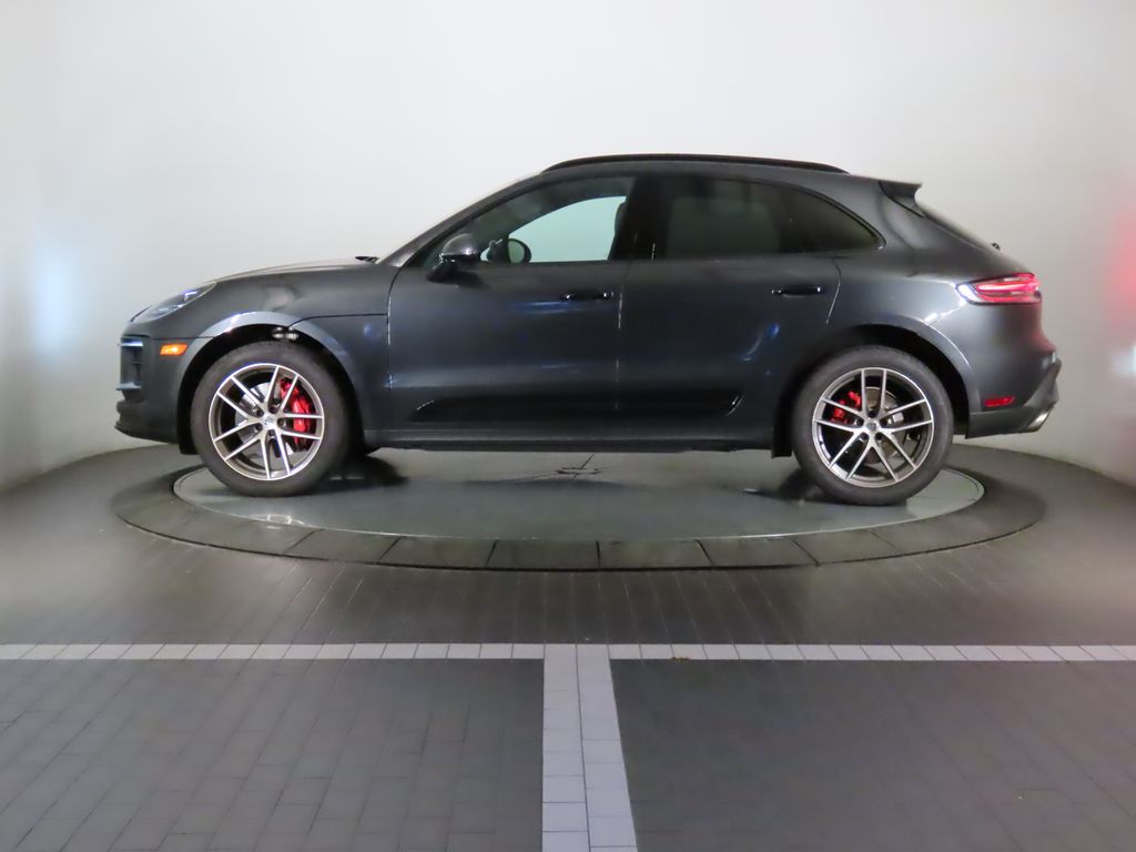 Thumbnail: 2023 Porsche Macan - 2