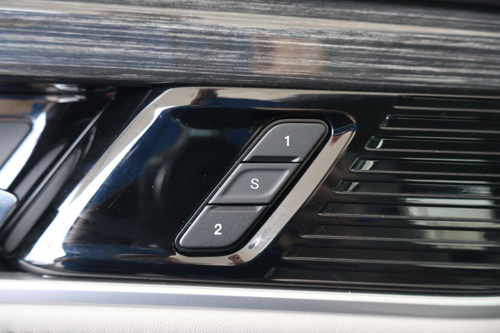 2022 Jeep Wagoneer Series III 28