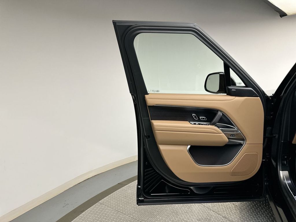 Thumbnail: 2026 Land Rover Range Rover - 17