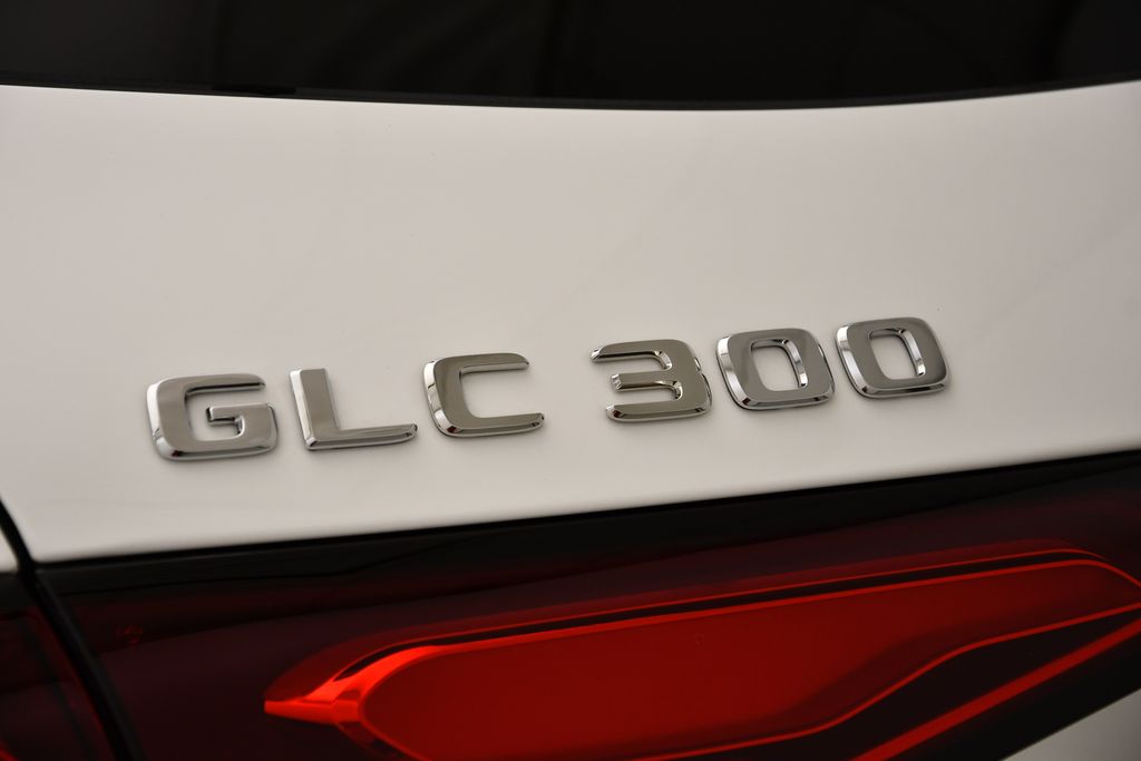 2025 Mercedes-Benz GLC 300 9