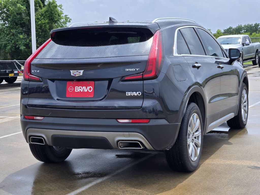 2023 Cadillac XT4 Premium Luxury - 3