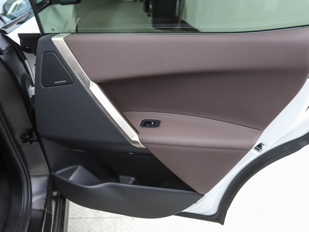 2025 BMW iX xDrive50 23