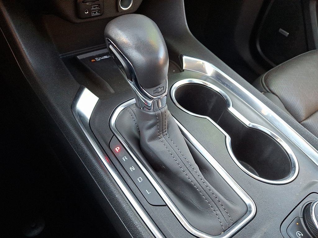 Thumbnail: 2022 Chevrolet Traverse - 16