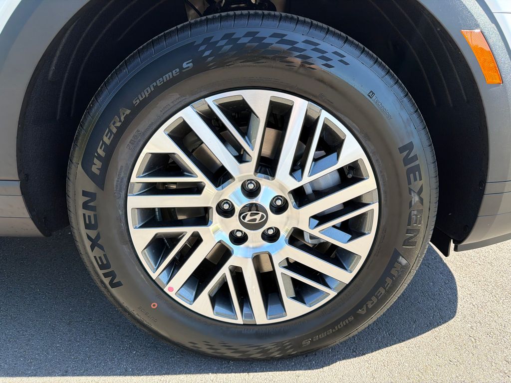 New 2026 White Hyundai SE image 13