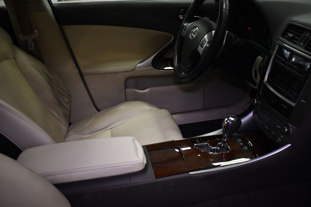 Thumbnail: 2013 Lexus IS - 27