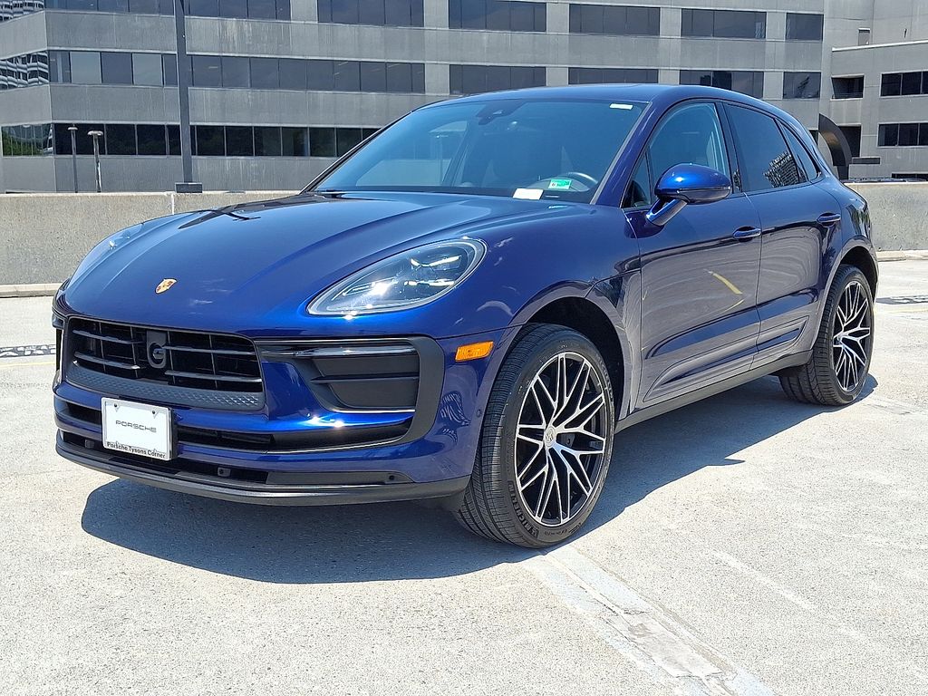 2022 Porsche Macan  -
                  Vienna, VA