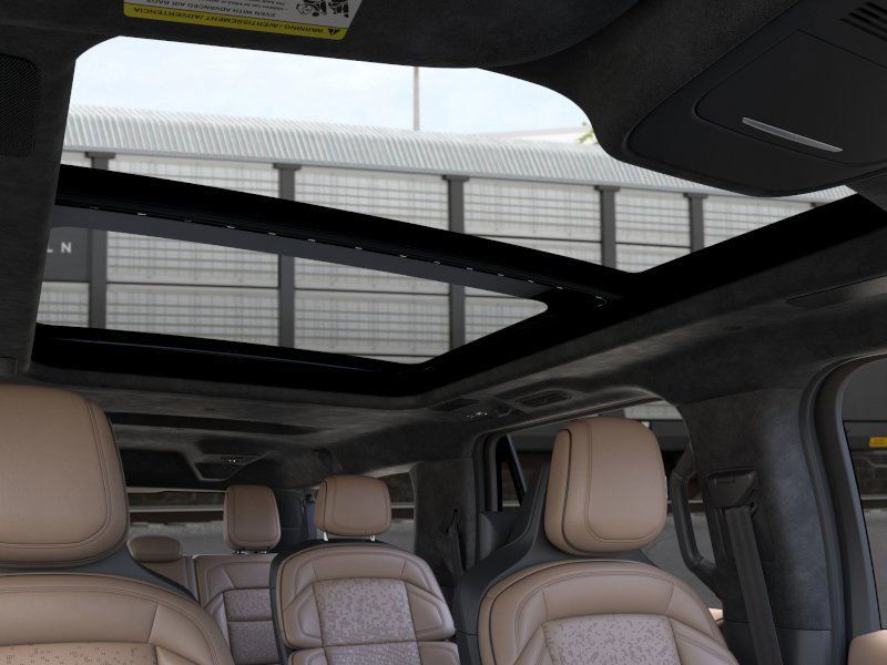 Thumbnail: 2025 Lincoln Navigator L - 22