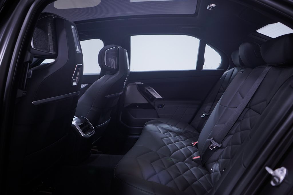 Thumbnail: 2025 BMW 7 Series - 9