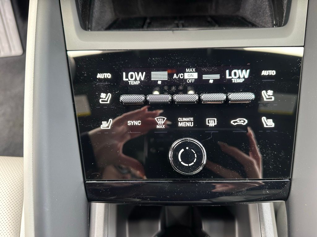 Thumbnail: 2026 Porsche Macan - 27