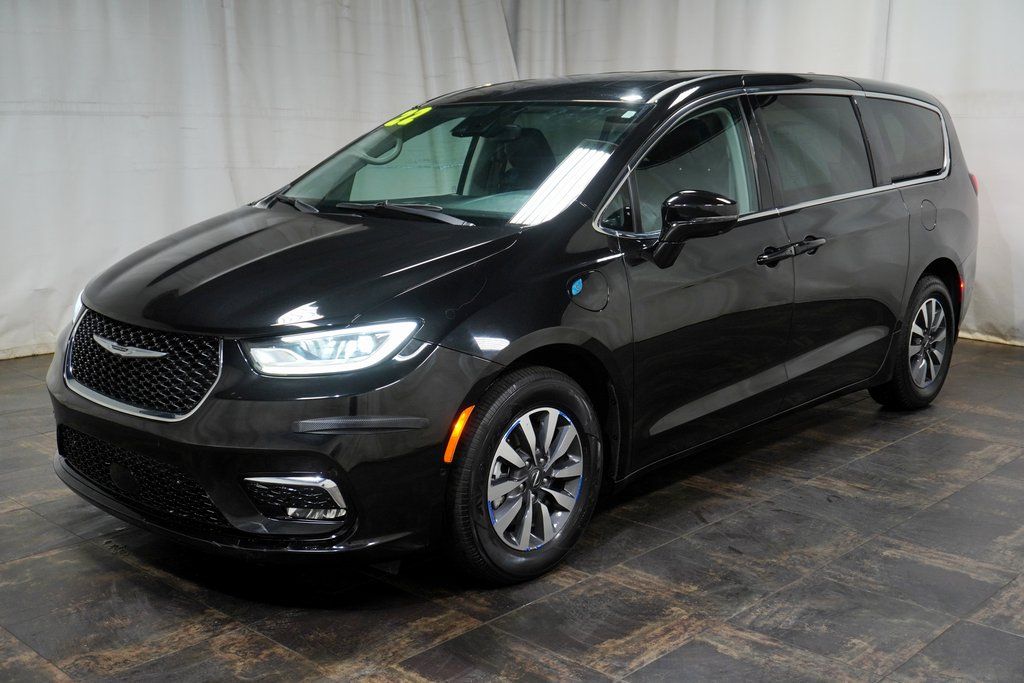 Used 2022 Chrysler Pacifica Hybrid Touring L with VIN 2C4RC1L75NR216985 for sale in Boardman, OH