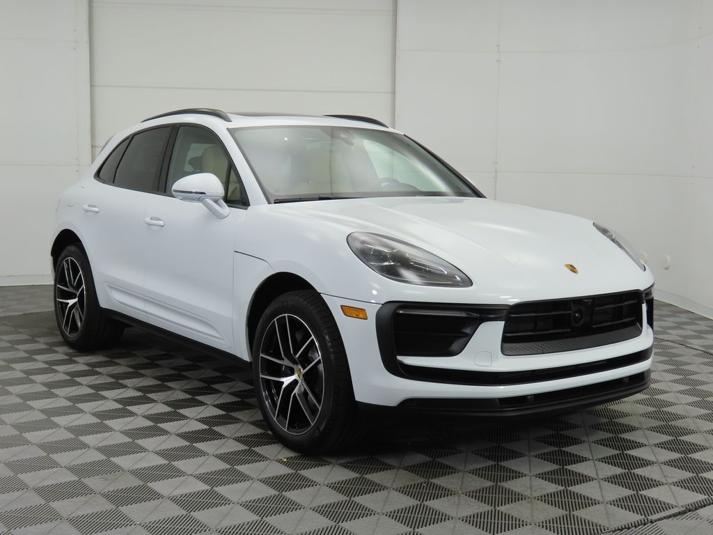 2025 Porsche Macan  3