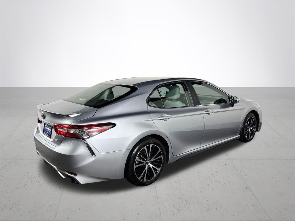 2018 Toyota Camry SE