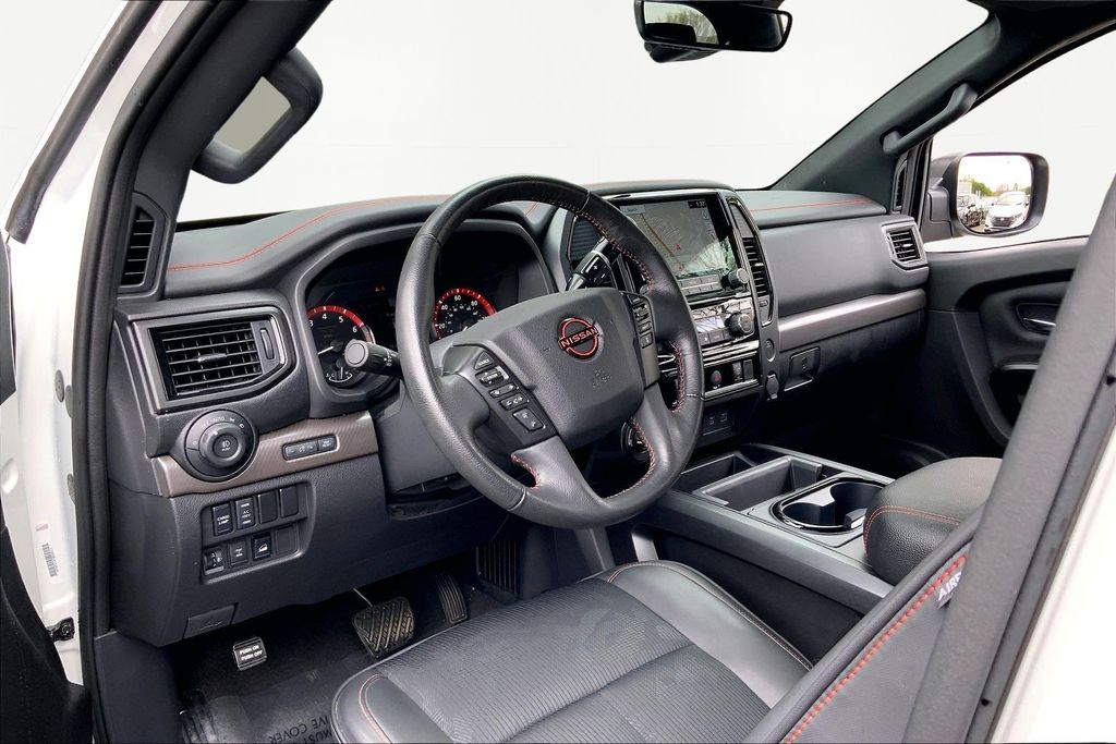 2024 Nissan Titan PRO-4X - Photo 12